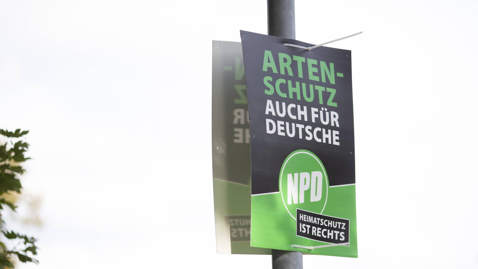 Wahlplakat der Partei NPD bei der Landtagswahl in Sachsen 2019, der Slogan heißt: "Artenschutz für Deutsche". Wahlplakat der Partei NPD bei der Landtagswahl in Sachsen 2019, der Slogan heißt: "Artenschutz für Deutsche".