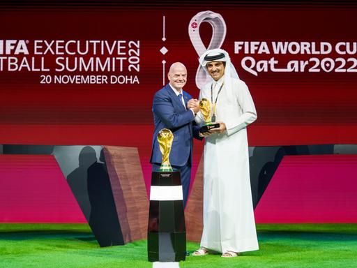 FIFA-Präsident Gianni Infantino (li.) und Tamim Al Thani, der Emir von Katar 