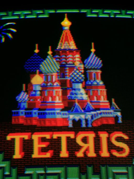 Das Tetris-Titelbild - es zeigt eine grob elektronisch erstellte Darstellung der Basilius-Kathedrale am Rande des Roten Platzes in Moskau.