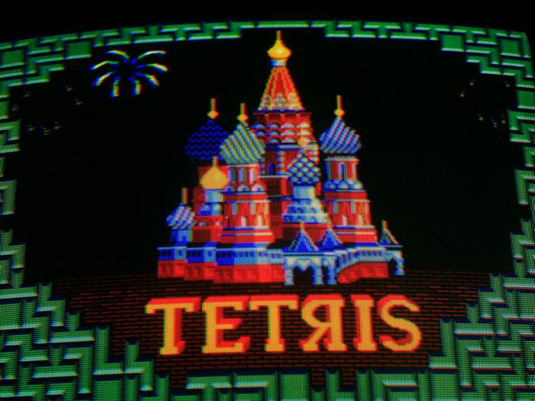 Das Tetris-Titelbild - es zeigt eine grob elektronisch erstellte Darstellung der Basilius-Kathedrale am Rande des Roten Platzes in Moskau.