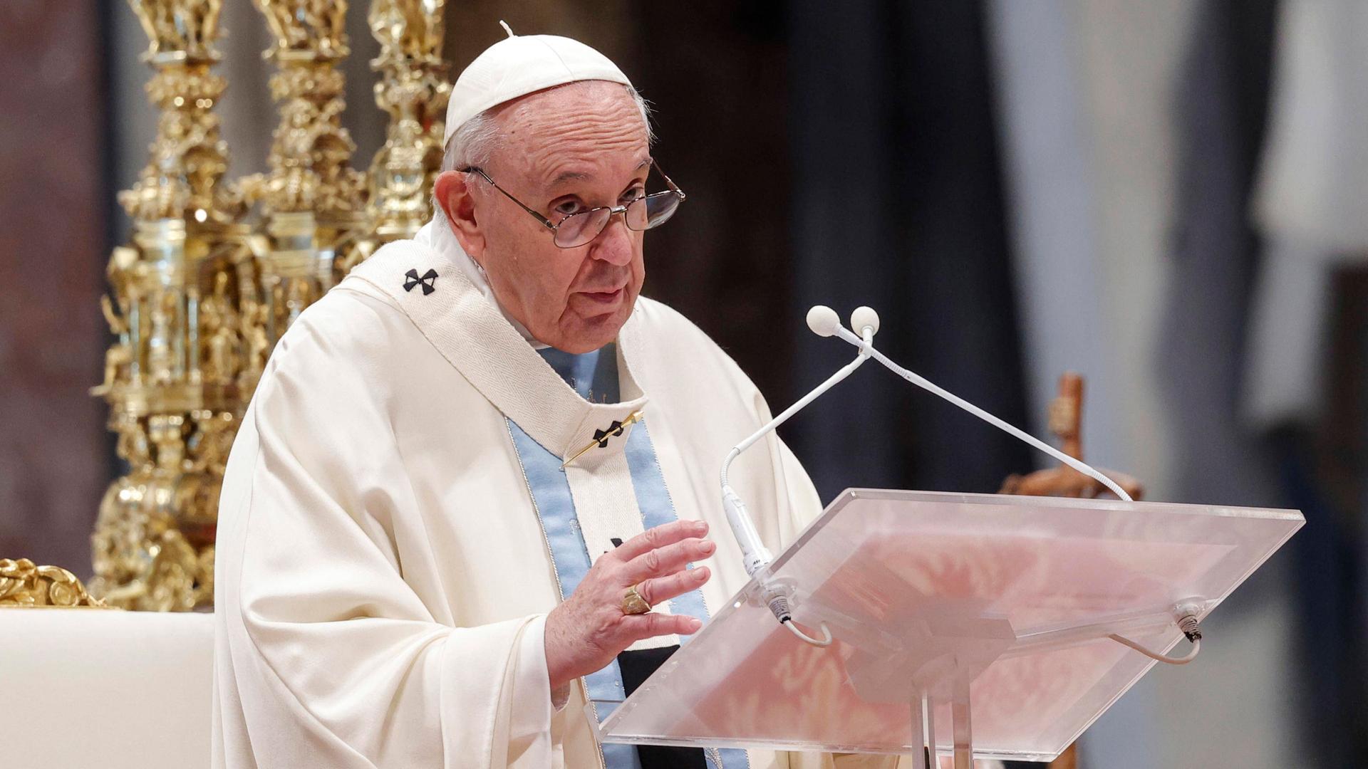 Papst Franziskus spricht während seiner Neujahrspredigt. Papst Franziskus spricht während seiner Neujahrspredigt.