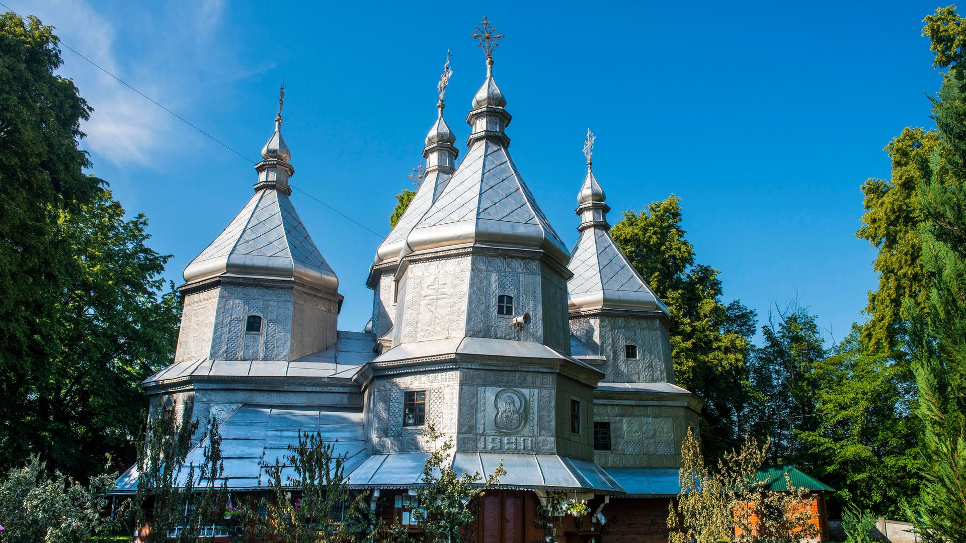 Die ukrainische Unesco-Welterbestätte Nyzhniy Verbizh mit der Holzkirche "Geburt der seligen Jungfrau Maria" Die ukrainische Unesco-Welterbestätte Nyzhniy Verbizh mit der Holzkirche "Geburt der seligen Jungfrau Maria"