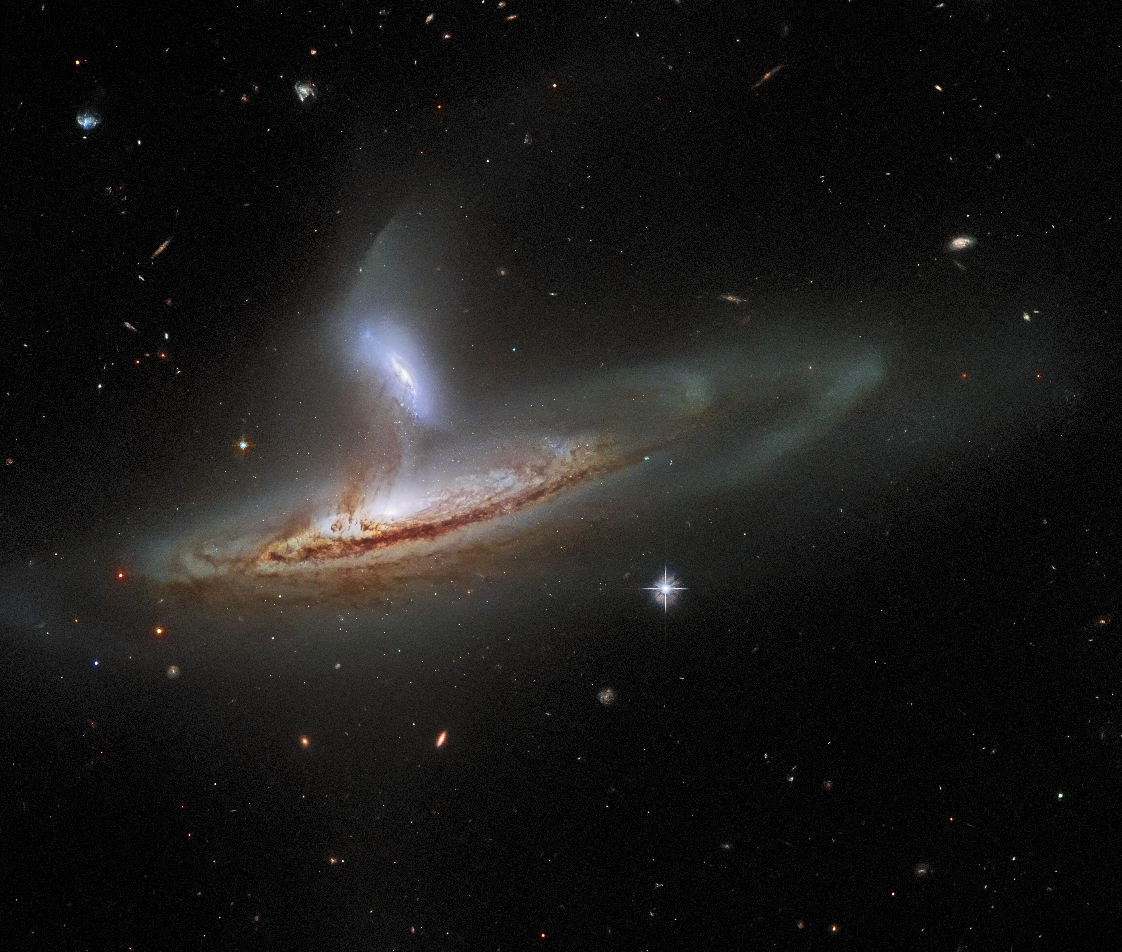 Magiczna kolizja galaktyk — niesamowity obraz z teleskopu Hubble’a