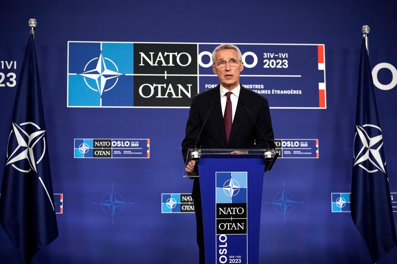 Norwegen, Oslo: Jens Stoltenberg, Nato-Generalsekretär, spricht bei einer Pressekonferenz im Nationalmuseum nach einem informellen Nato-Außenministertreffen. Norwegen, Oslo: Jens Stoltenberg, Nato-Generalsekretär, spricht bei einer Pressekonferenz im Nationalmuseum nach einem informellen Nato-Außenministertreffen.