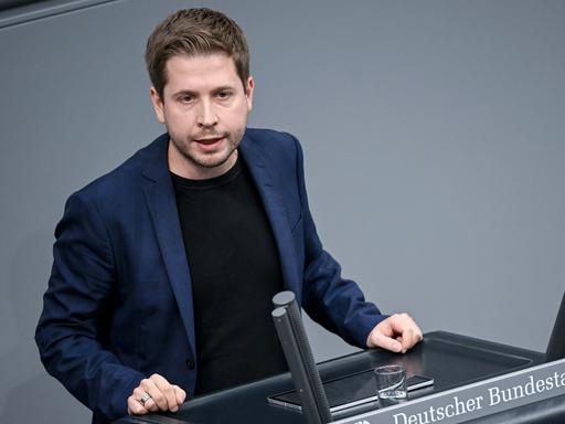 Kevin Kühnert (SPD) spricht bei der Sitzung im Bundestag