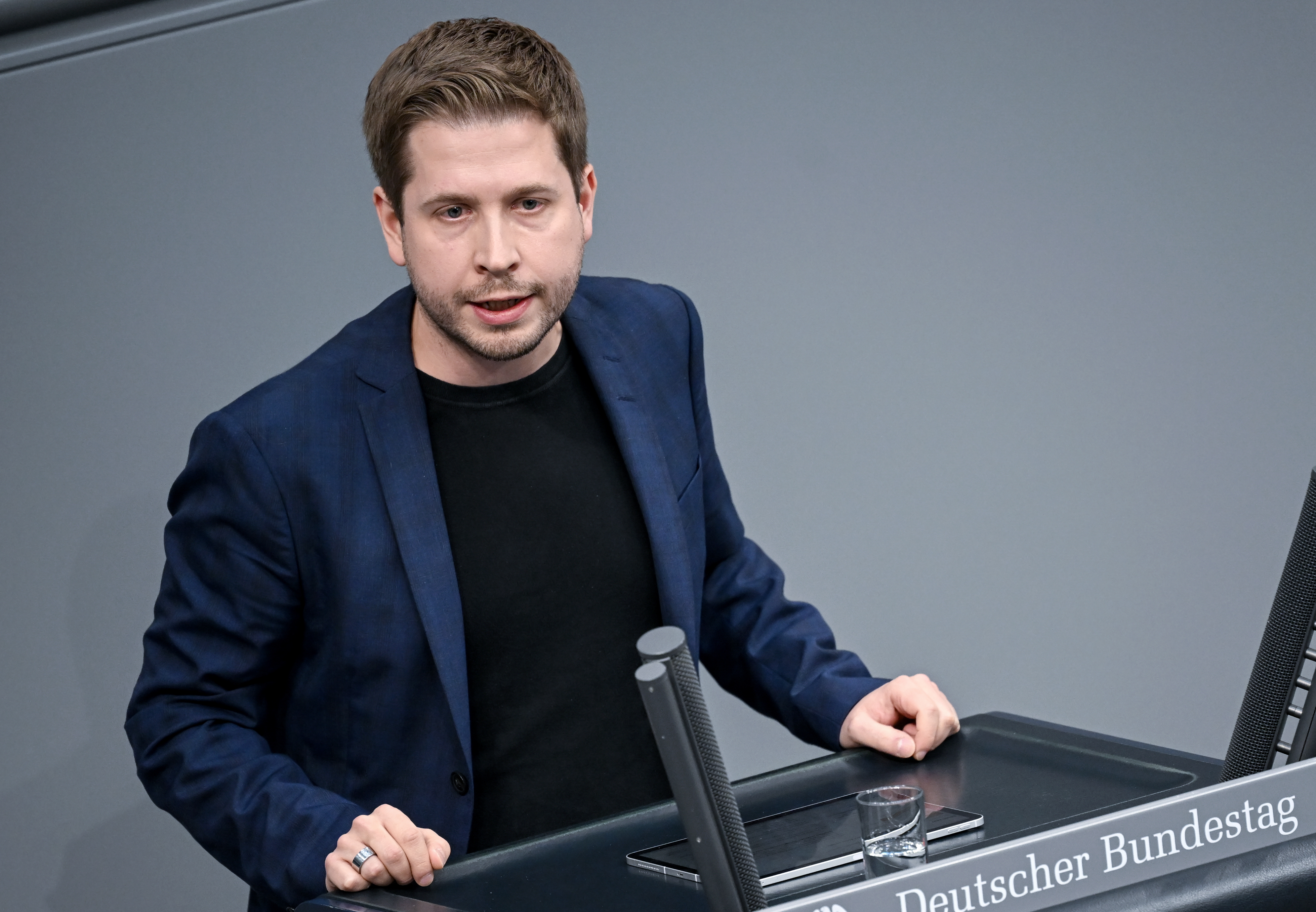 Kampfpanzer für die Ukraine - SPD-Generalsekretär Kühnert verteidigt Bundeskanzler Scholz gegen Kritik