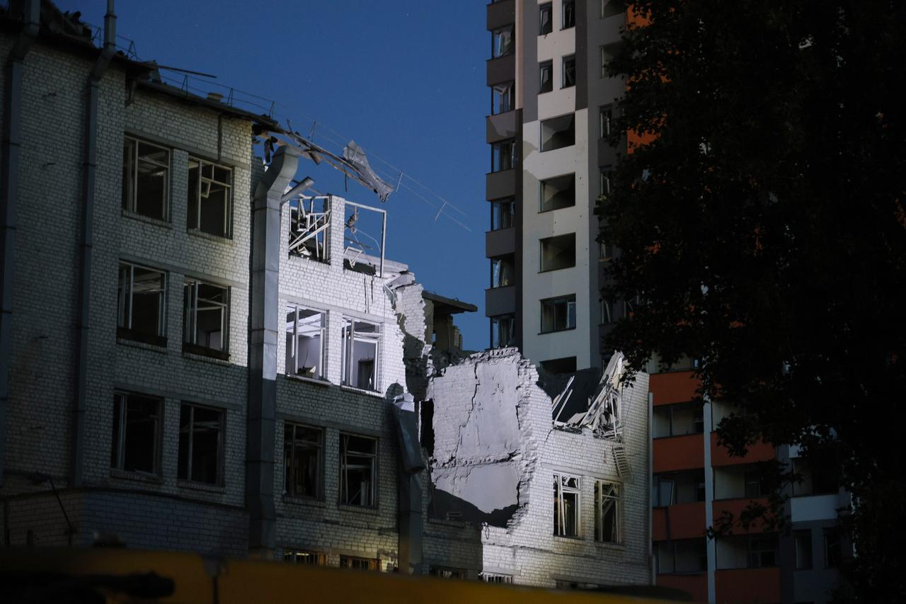 Dieses Gebäude in der ukrainischen Hauptstadt Kiew wurde während eines nächtlichen russischen Angriffs von einer Drohne beschädigt. Dieses Gebäude in der ukrainischen Hauptstadt Kiew wurde während eines nächtlichen russischen Angriffs von einer Drohne beschädigt.