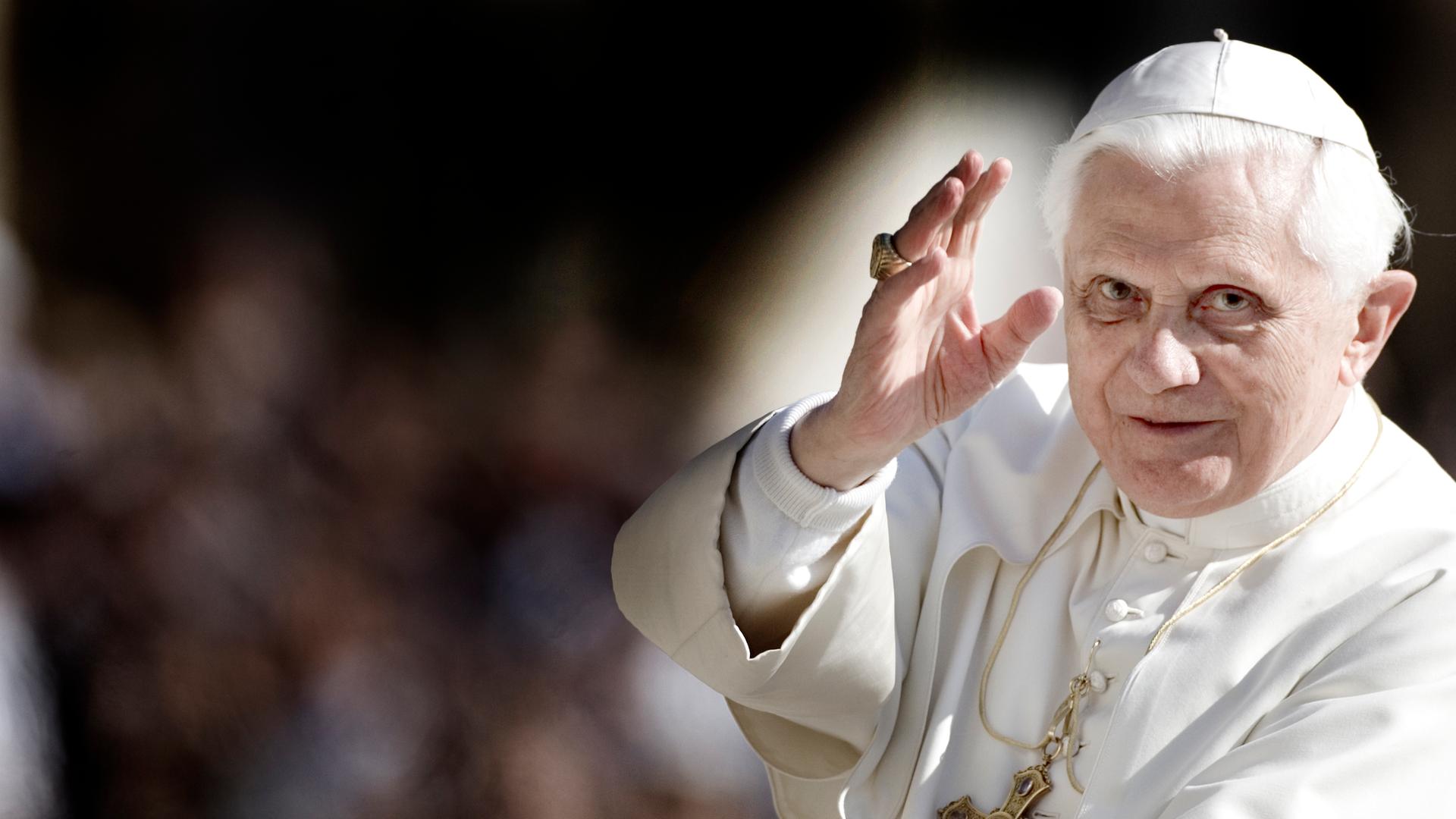 Papst Benedikt XVI. bei einer Generalaudienz im Petersdom.