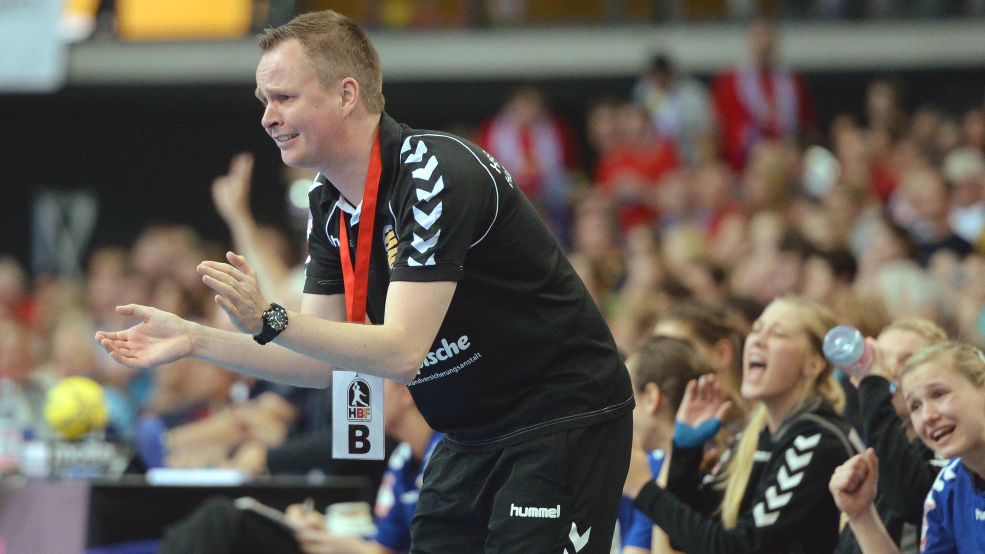Der ehemalige Blomberger-Handball-Trainer Andre Fuhr an der Seitenlinie Der ehemalige Blomberger-Handball-Trainer Andre Fuhr an der Seitenlinie