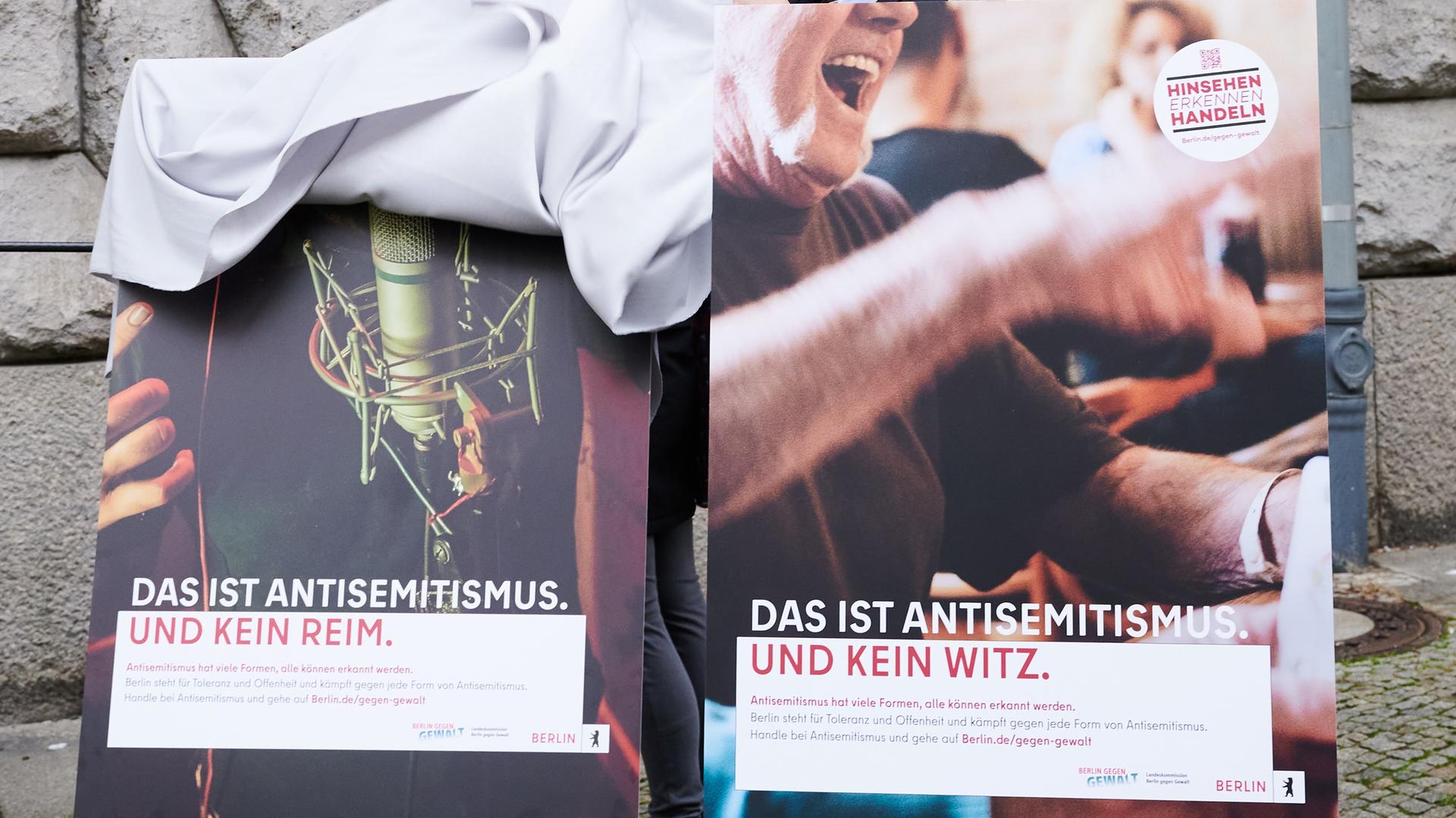 Plakate Fordern Zeugen Von Antisemitismus Zum Handeln Auf ...