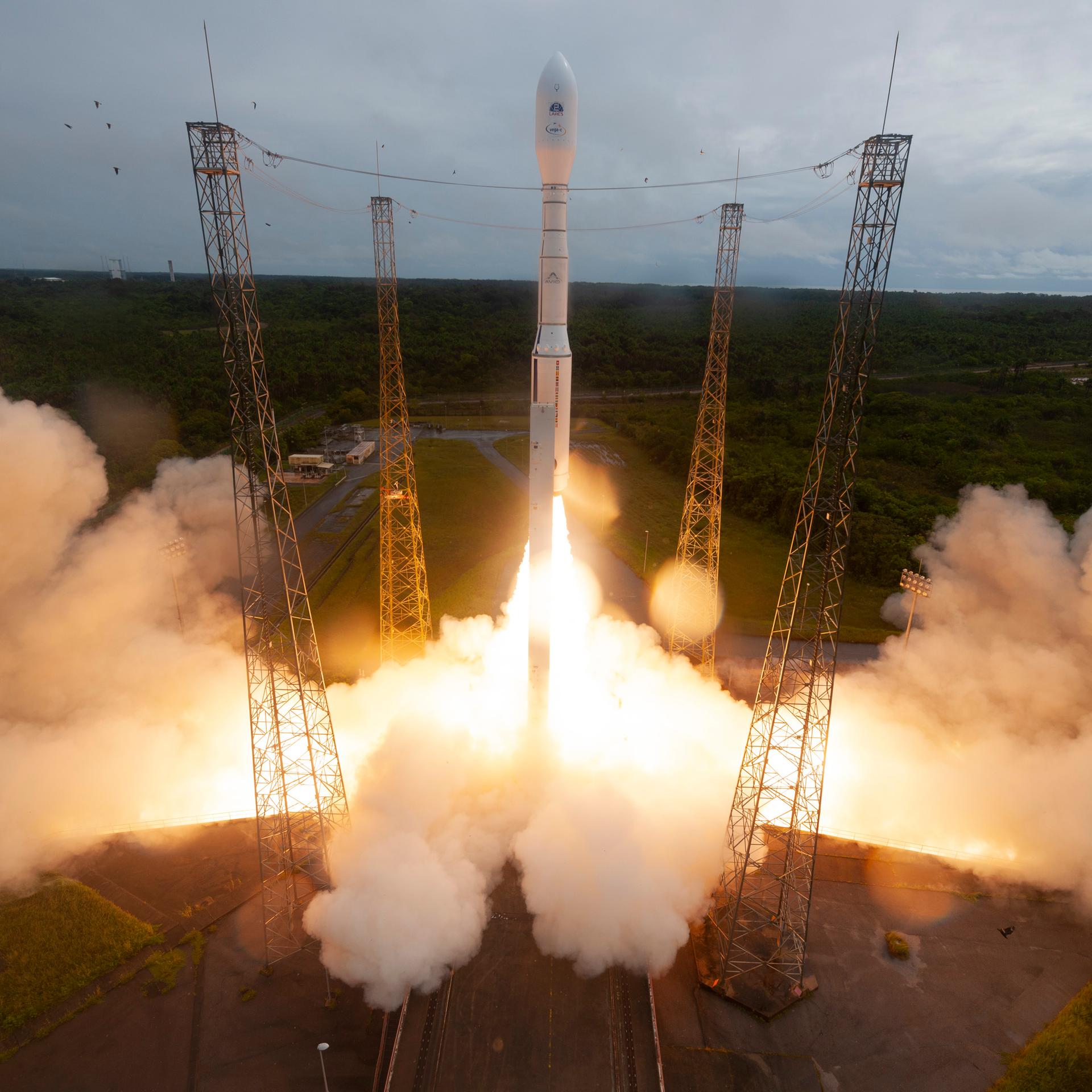 Erfolgreicher Erstflug der Vega-C - Europas kleine Rakete ganz groß