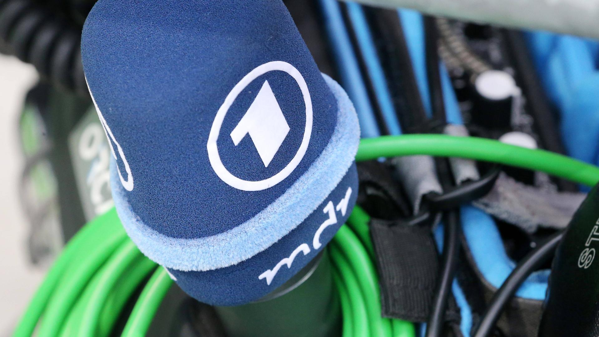 Blaues Mikrofon mit ARD- und MDR-Logo Blaues Mikrofon mit ARD- und MDR-Logo
