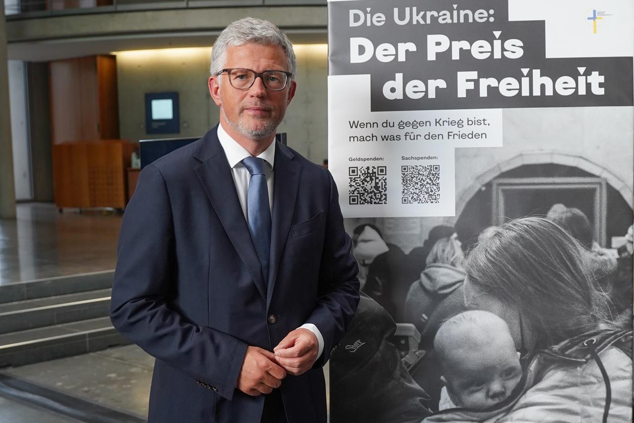 Botschafter Andrij Melnyk eröffnet die Foto-Ausstellung "Ukraine: Der Preis der Freiheit"