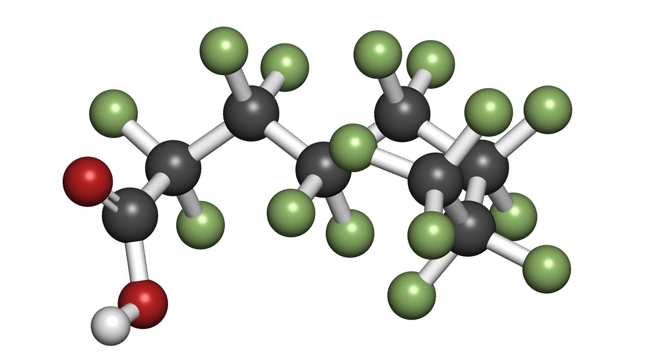 Molekül-Modell von Polyfluoroktansäure (PFOA). Bei den perfluorierten Kohlenwasserstoffe handelt es sich um organische Verbindungen, bei denen alle Wasserstoffatome am Kohlenstoffgerüst durch Fluoratome (grün) ersetzt sind. Molekül-Modell von Polyfluoroktansäure (PFOA). Bei den perfluorierten Kohlenwasserstoffe handelt es sich um organische Verbindungen, bei denen alle Wasserstoffatome am Kohlenstoffgerüst durch Fluoratome (grün) ersetzt sind.