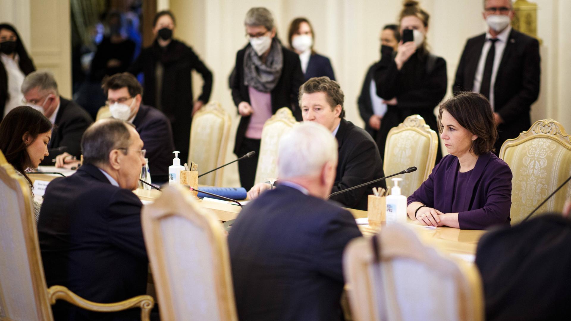 Annalena Baerbock, Bundesaußenministerin, trifft Sergej Wiktorowitsch Lawrow, Minister für Auswaertige Angelegenheiten der Russischen Foederation Annalena Baerbock, Bundesaußenministerin, trifft Sergej Wiktorowitsch Lawrow, Minister für Auswaertige Angelegenheiten der Russischen Foederation