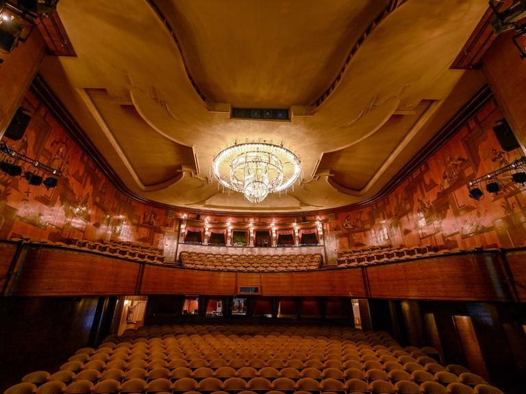 Blick in den Zuschauerraum im Renaissance-Theater Berlin.