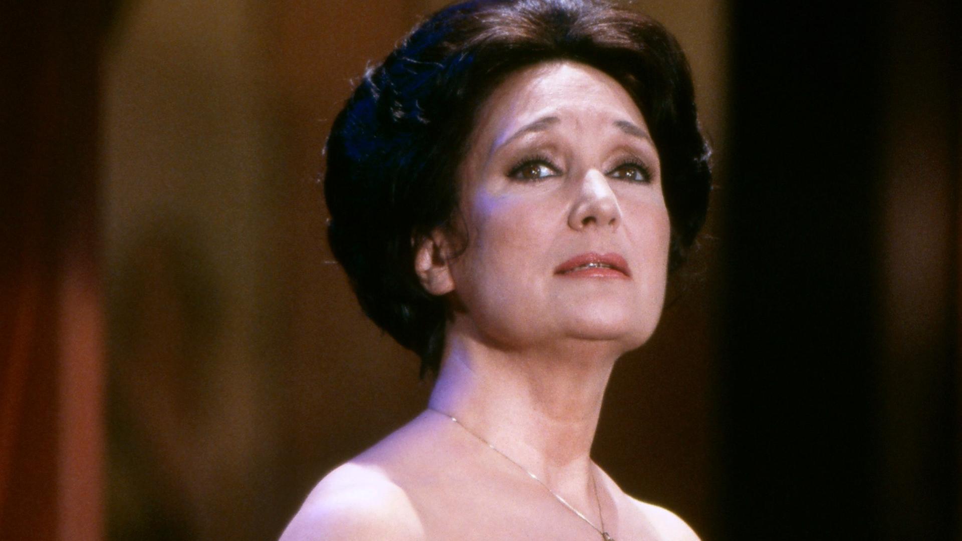 Edda Moser, berühmte deutsche Opernsängerin, Sopranistin, Ruhm erlangte sie auch durch ihre Königin-der-Nacht-Arie aus Mozarts Zauberflöte, diese Aufnahme befindet sich in der Raumsonde Voyager 2 und reist seit Jahrzehnten durchs All, Portrait 1994. Edda Moser, famous German opera singer, soprano, she also gained fame for her Queen of the Night aria from Mozart's Magic Flute, this recording is in the Voyager 2 space probe and has been travelling through space for decades, portrait 1994. Edda Moser, berühmte deutsche Opernsängerin, Sopranistin, Ruhm erlangte sie auch durch ihre Königin-der-Nacht-Arie aus Mozarts Zauberflöte, diese Aufnahme befindet sich in der Raumsonde Voyager 2 und reist seit Jahrzehnten durchs All, Portrait 1994. Edda Moser, famous German opera singer, soprano, she also gained fame for her Queen of the Night aria from Mozart's Magic Flute, this recording is in the Voyager 2 space probe and has been travelling through space for decades, portrait 1994.