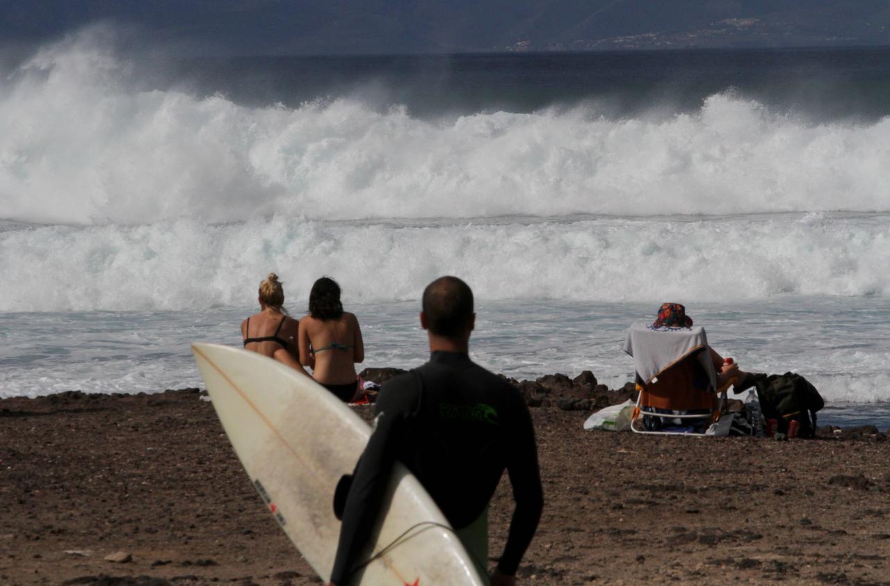 Urlauber und Surfer am Strand Urlauber und Surfer am Strand