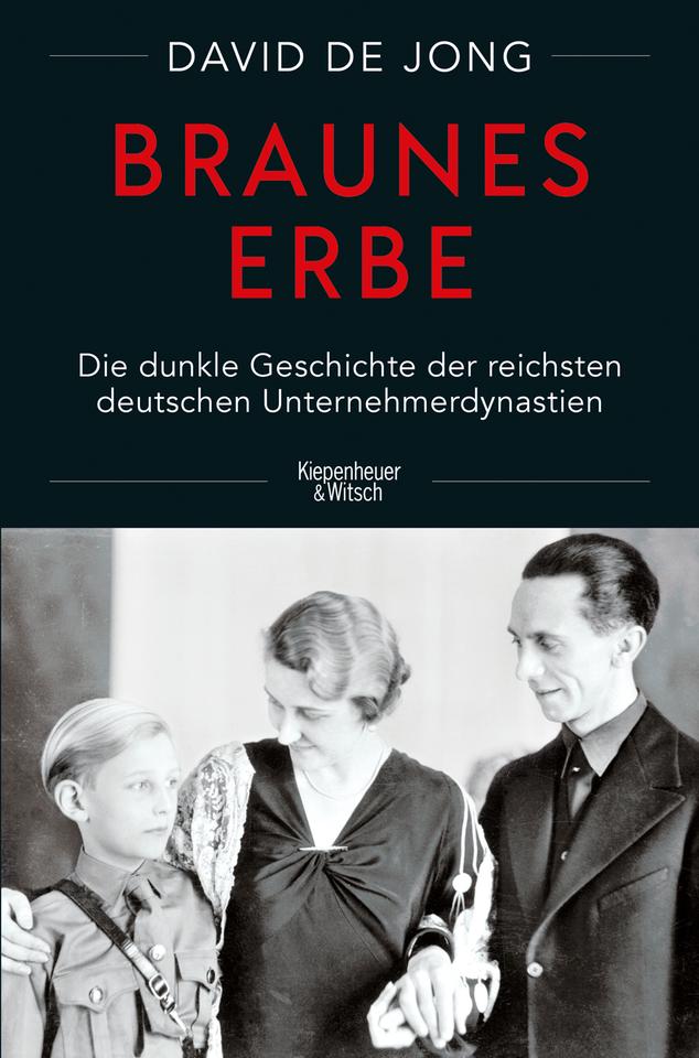 Das Cover zeigt den NS-Propagandaminister Joseph Goebbels in einer Runde mit einer Frau und einem Jungen, der eine NS-Uniform trägt.