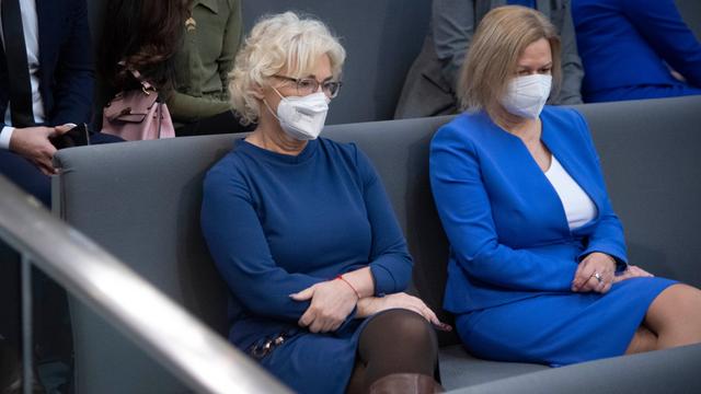 Lambrecht (links) und Faser bei der Wahl des Bundeskanzlers Ende 2021