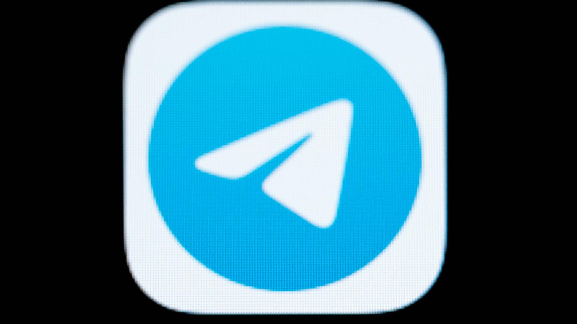 Die Applikation App Telegram ist auf dem Display eines iPhone SE zu sehen. Rottweil Baden-Württemberg Deutschland *** T