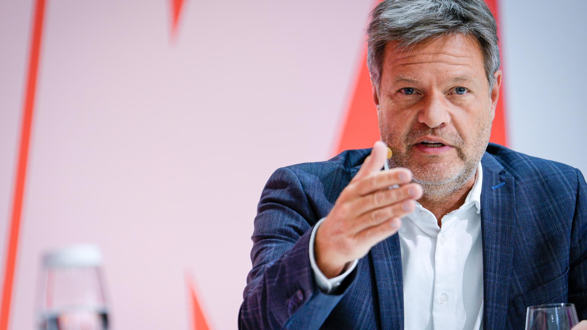 Gebäudeenergiegesetz - Habeck sucht nach Heizungskompromiss
