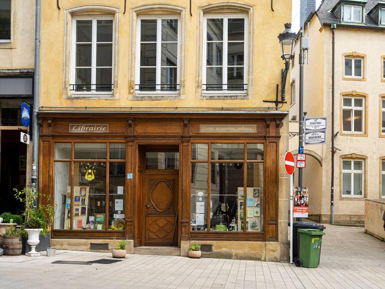 Historischer Buchladen in Luxemburg.