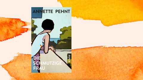Buchcover des Romans "Die schmutzige Frau" von Annette Pehnt vor orangefarbenem Aquarellhintergrund: Das Cover zeigt eine gemalte Szene, in der sich eine Frau mit kurzen dunklen Haare auf eine Balkonbrüstung aufstützt und in Richtung der Natur im Hintergrund schaut. 