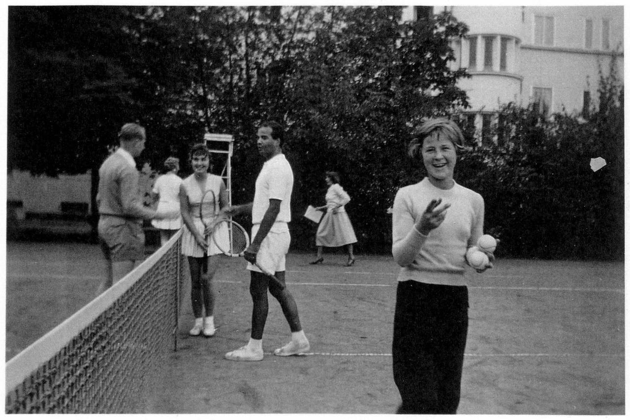 WOGA-Tennisbetrieb am Berliner Kurfürstendamm im Jahr 1960