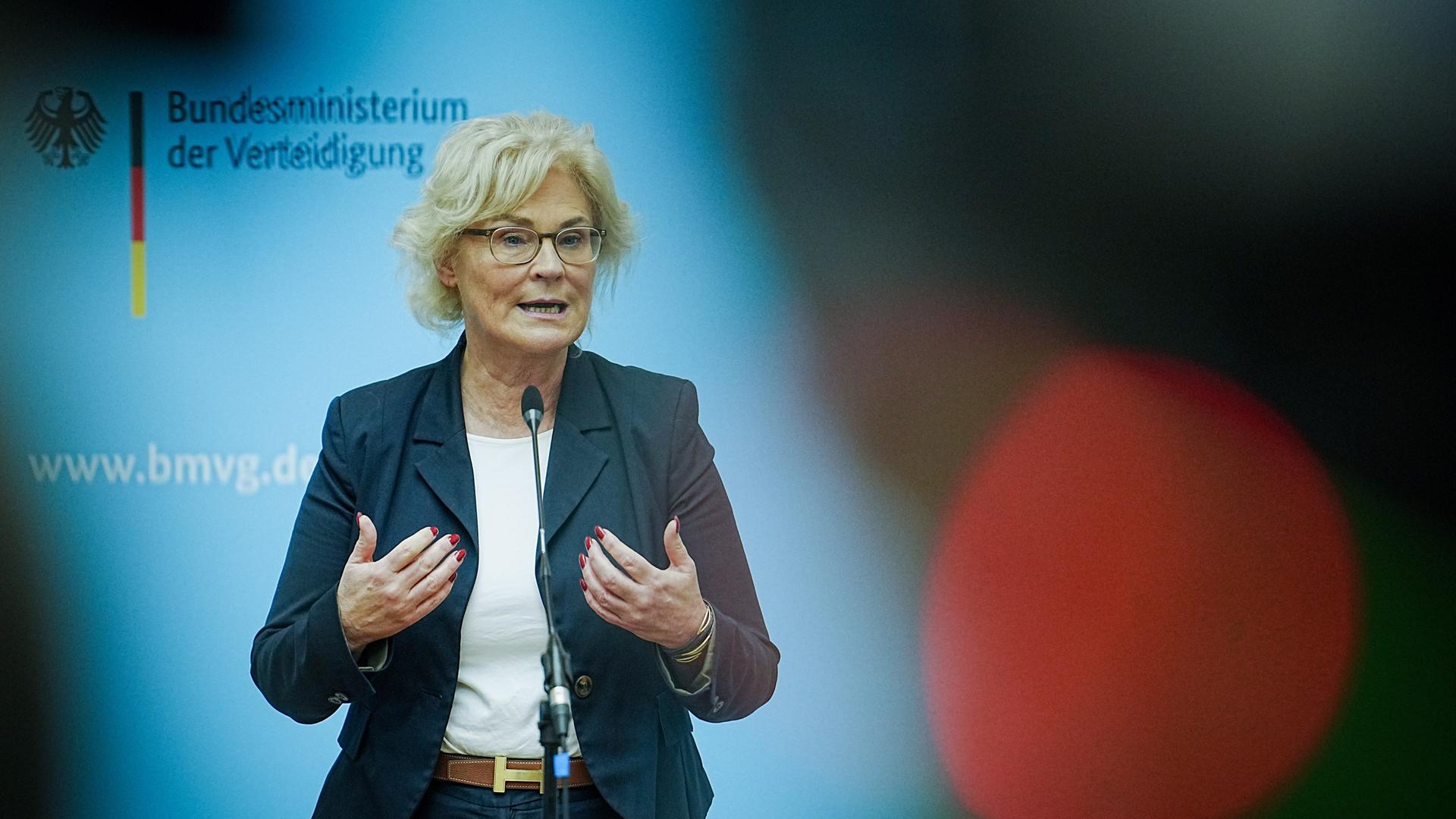 Christine Lambrecht (SPD), Bundesministerin der Verteidigung, bei einem Pressestatement zu den Pannen beim Schützenpanzer Puma