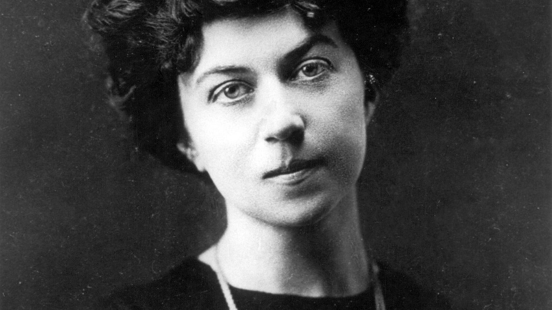 Ein Porträt von Alexandra Kollontai in jungen Jahren. Ein Porträt von Alexandra Kollontai in jungen Jahren.