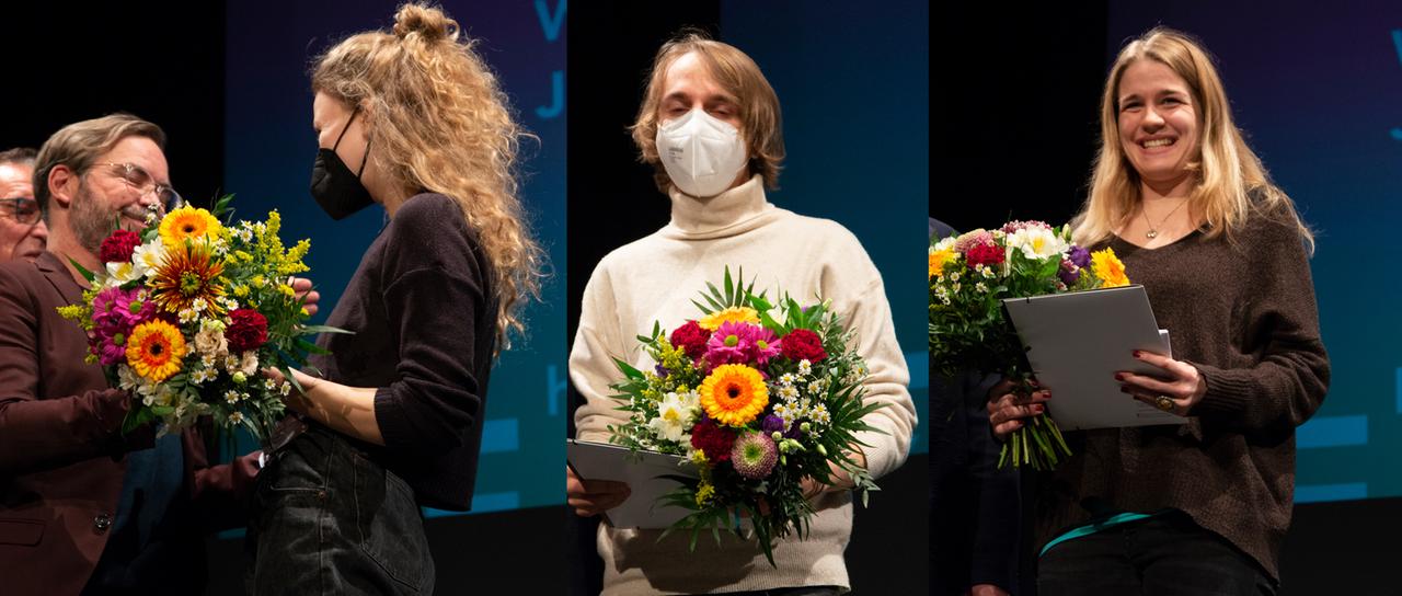 Preisträgerinnen und Preisträger mit Blumensträußen. Preisträgerinnen und Preisträger mit Blumensträußen.