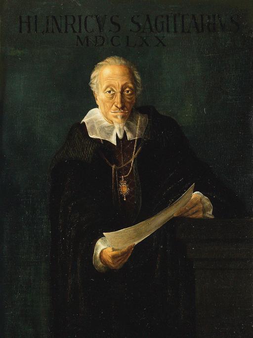 Ein anonymes Gemälde zeigt einen älteren Mann mit weißem Haar, der Papiere in der Hand hält und den Betrachter direkt anschaut.