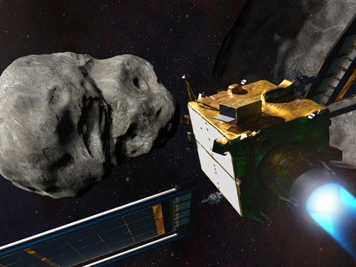 Die NASA-Sonde DART kurz vor dem Einschlag in den Asteroidenmond  Dimorphos (Illustration) (JHU/NASA)