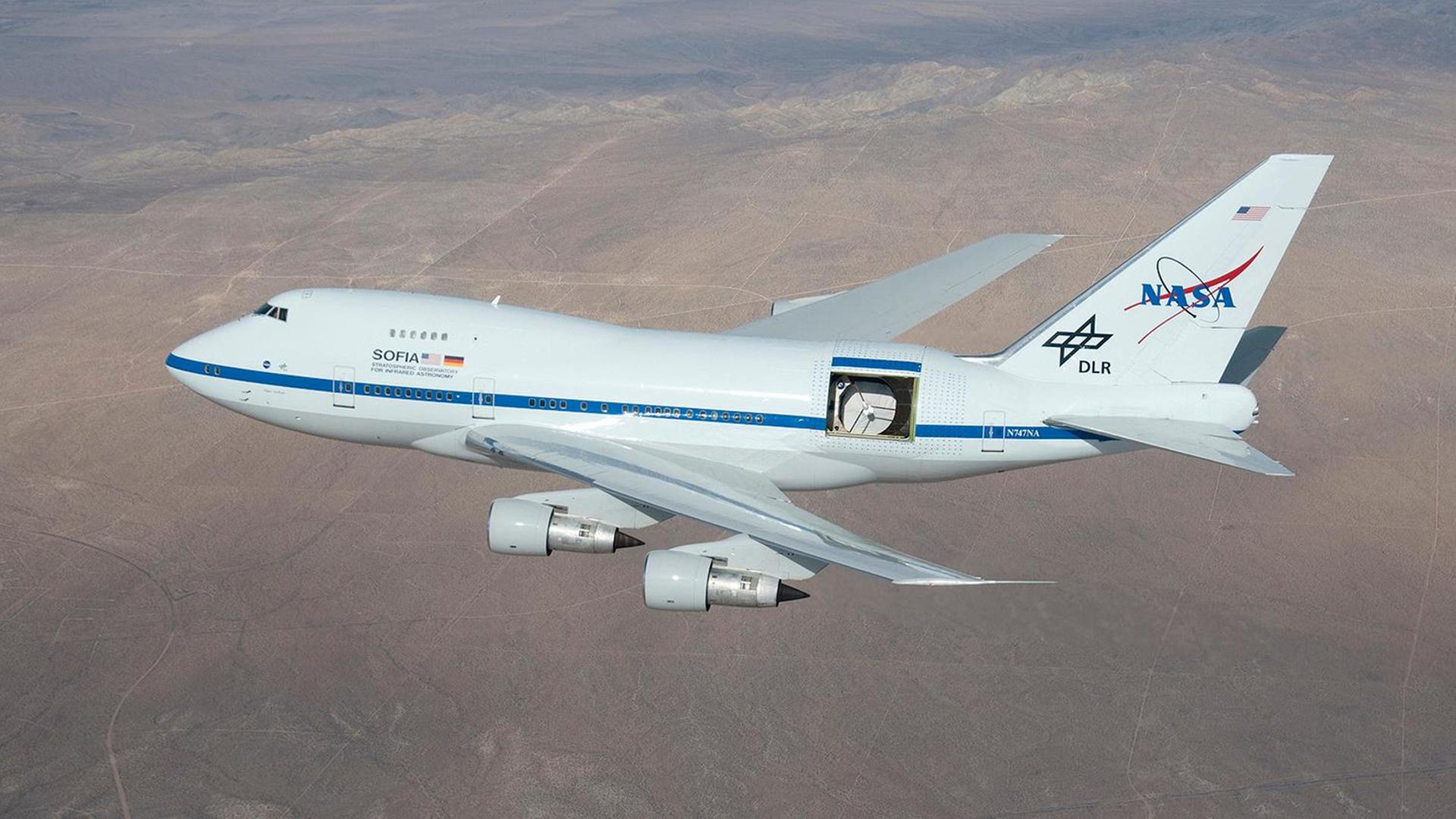 Nur noch eine schöne Erinnerung: Die fliegende Infrarotsternwarte SOFIA im Flug Nur noch eine schöne Erinnerung: Die fliegende Infrarotsternwarte SOFIA im Flug