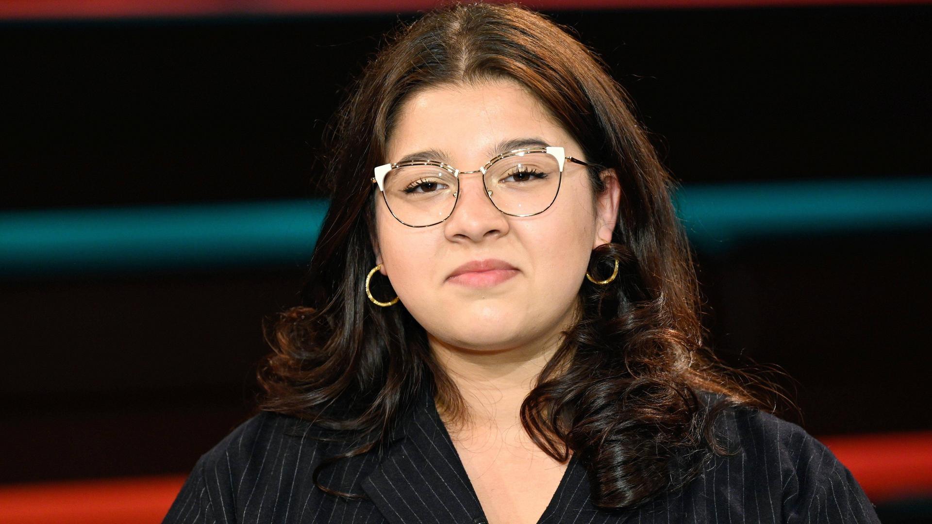 Yasmine M'Barek im Porträt Yasmine M'Barek im Porträt