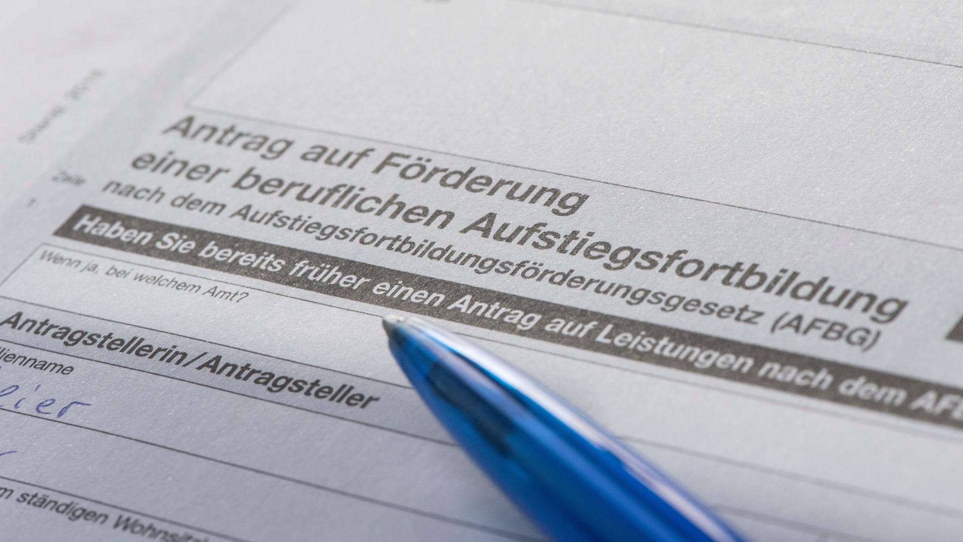 AufstiegsBafög Erstmals mehr als eine Milliarde Euro MeisterBafög ausgezahlt