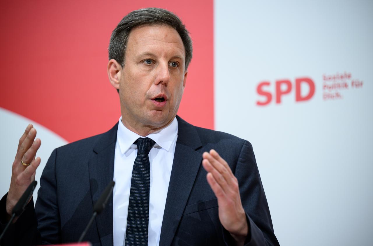 Thomas Losse-Müller, Spitzenkandidat für die SPD Schleswig-Holstein, äußert sich bei einer Pressekonferenz. Thomas Losse-Müller, Spitzenkandidat für die SPD Schleswig-Holstein, äußert sich bei einer Pressekonferenz.