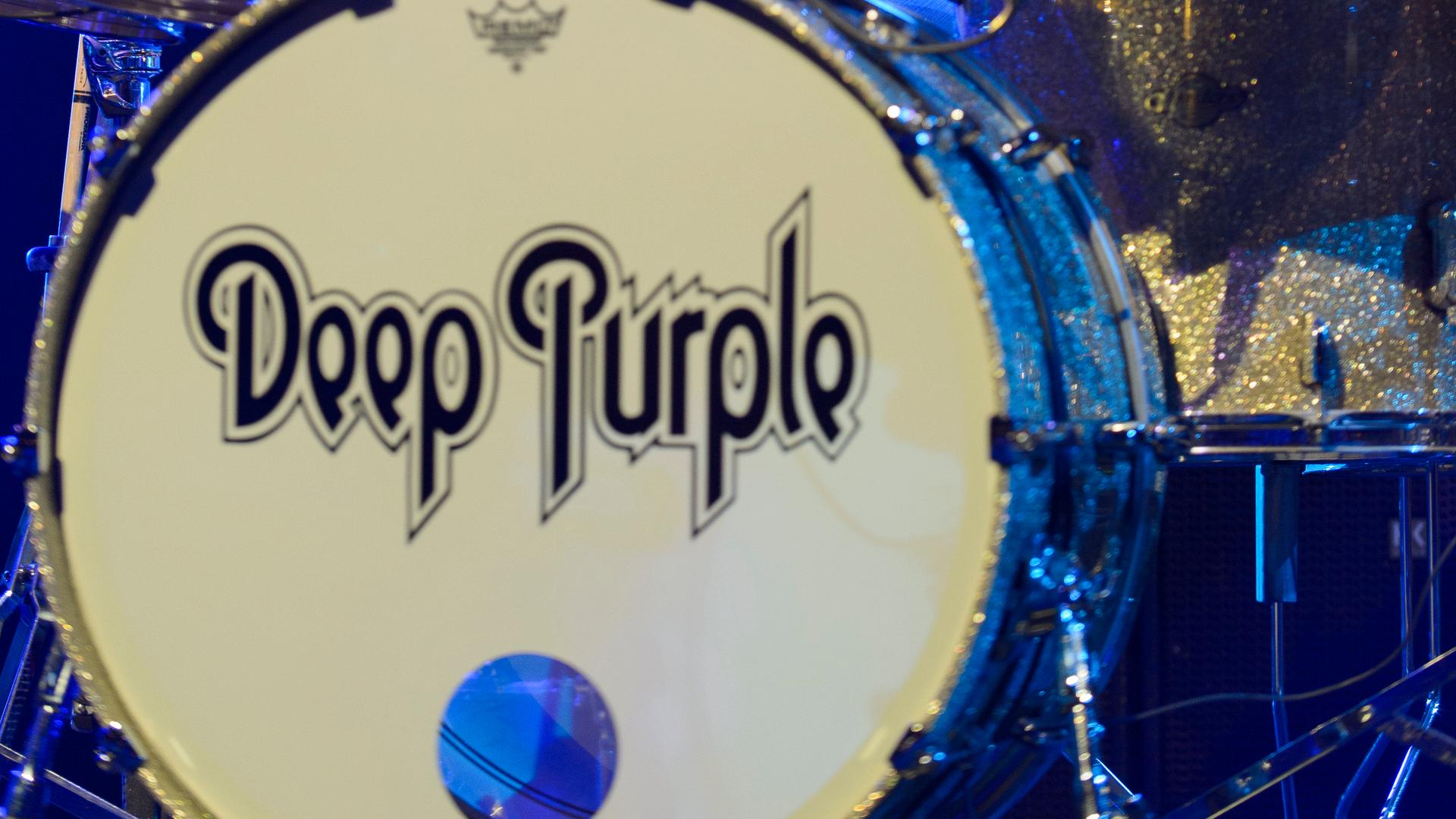 Eine Trommel mit der Aufschrift "Deep Purple"