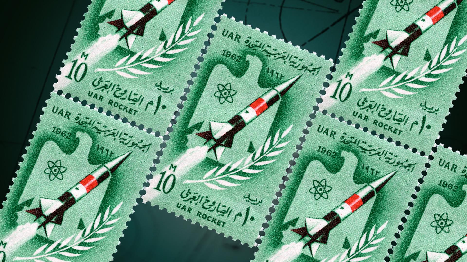 Briefmarken mit Raketen darauf auf grünem Grund