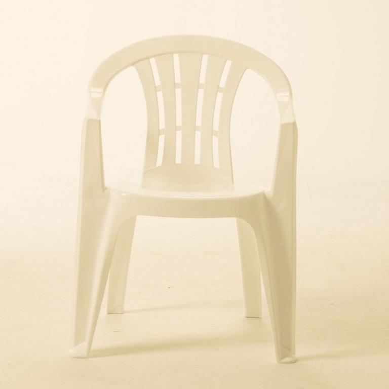 Ein Plastikstuhl (Monobloc). Ein Plastikstuhl (Monobloc).