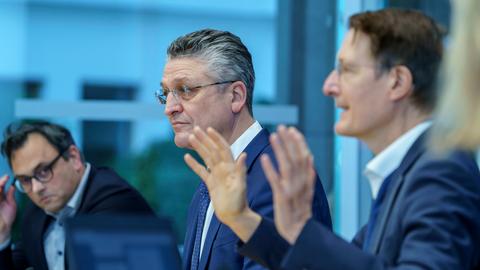 Lothar Wieler und Karl Lauterbach auf einer Pressekonferenz.