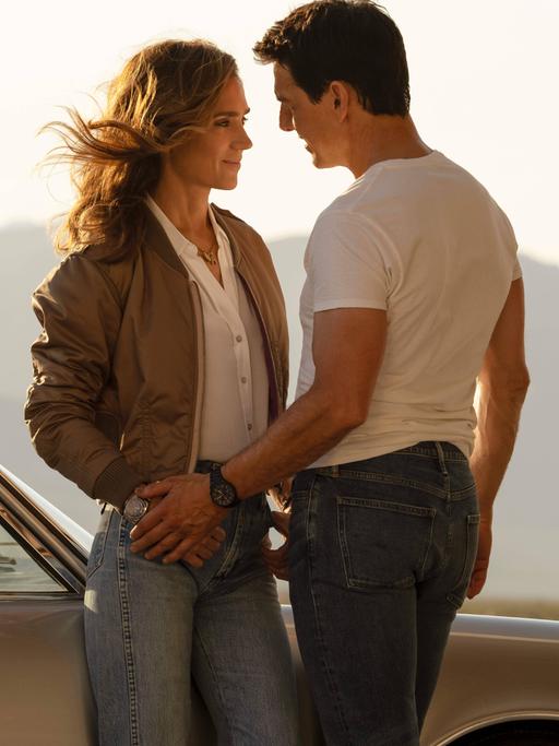 Das Bild zeigt ein Filmstill mit Jennifer Connelly und Tom Cruise in "Top Gun: Maverick". Die Filmmusik stammt von von Harold Faltermeyer und ist für einen Grammy nominiert.