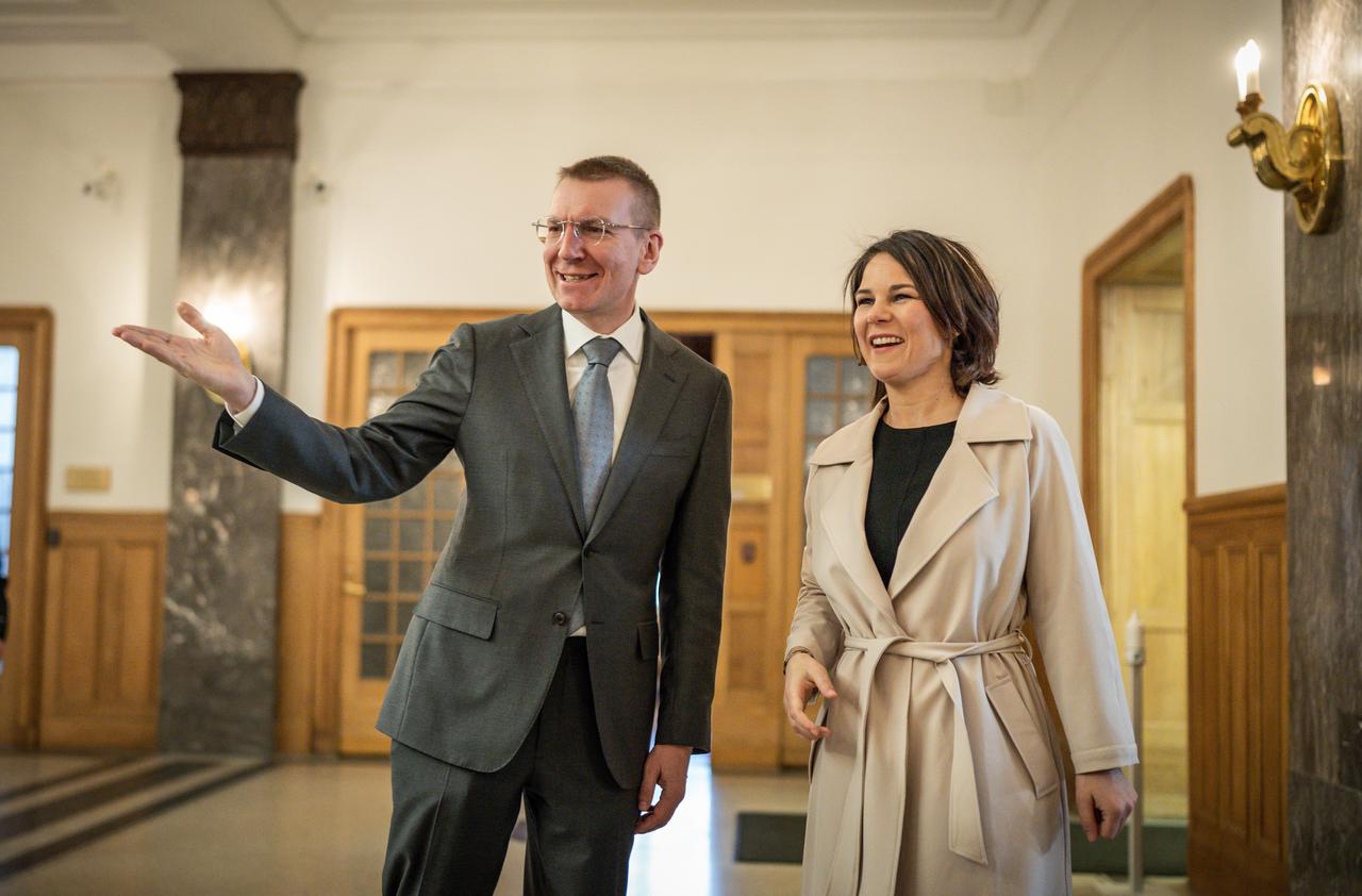 Außenministerin Baerbock mit dem lettischen Außenminister Rinkecics. Außenministerin Baerbock mit dem lettischen Außenminister Rinkecics.