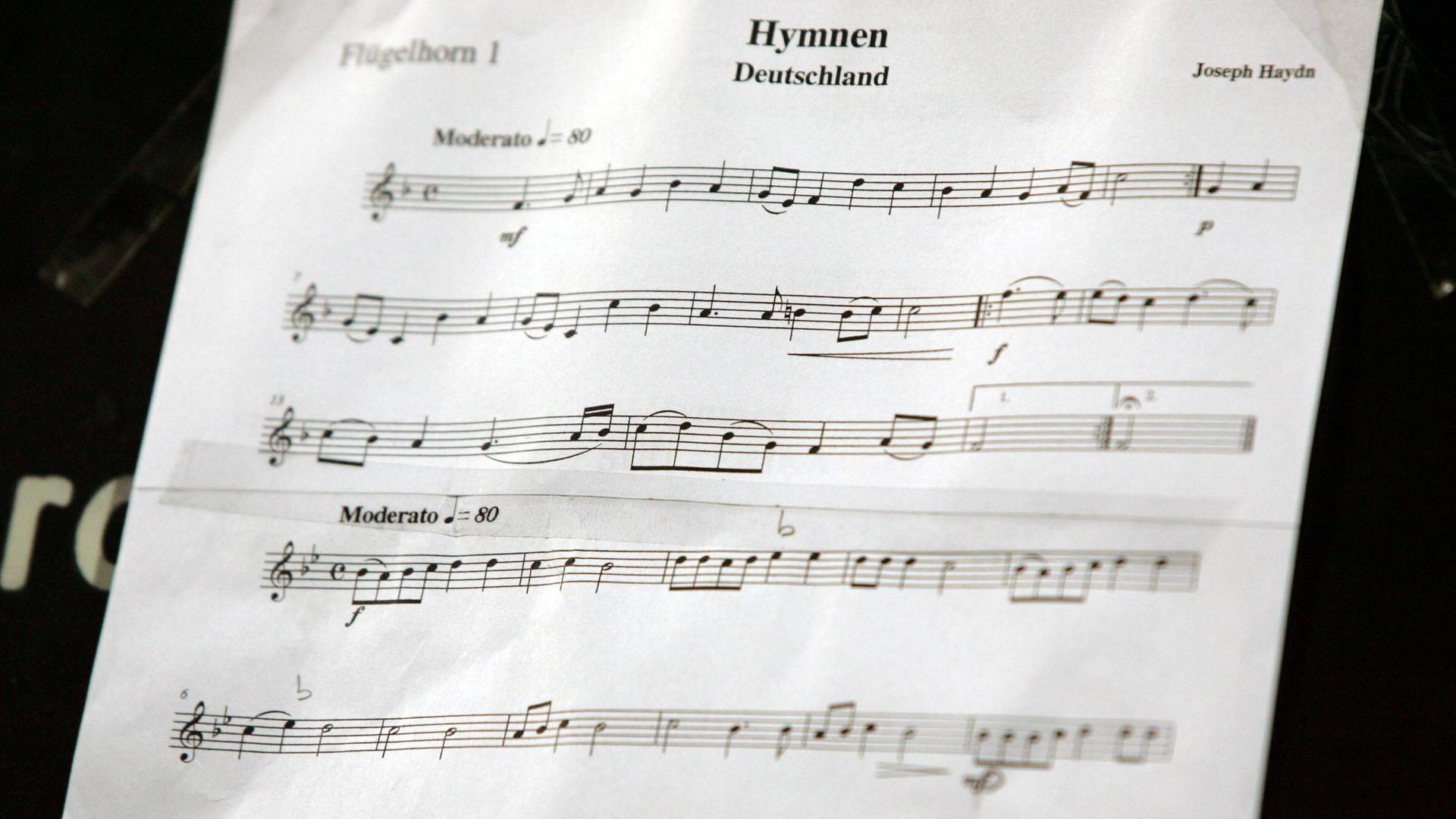 Notenblatt mit den Noten zur deutschen Nationalhymne, dem sogenannten Deutschlandlied, von Joseph Haydn. 