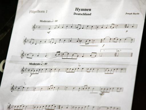 Notenblatt mit den Noten zur deutschen Nationalhymne, dem sogenannten Deutschlandlied, von Joseph Haydn. 