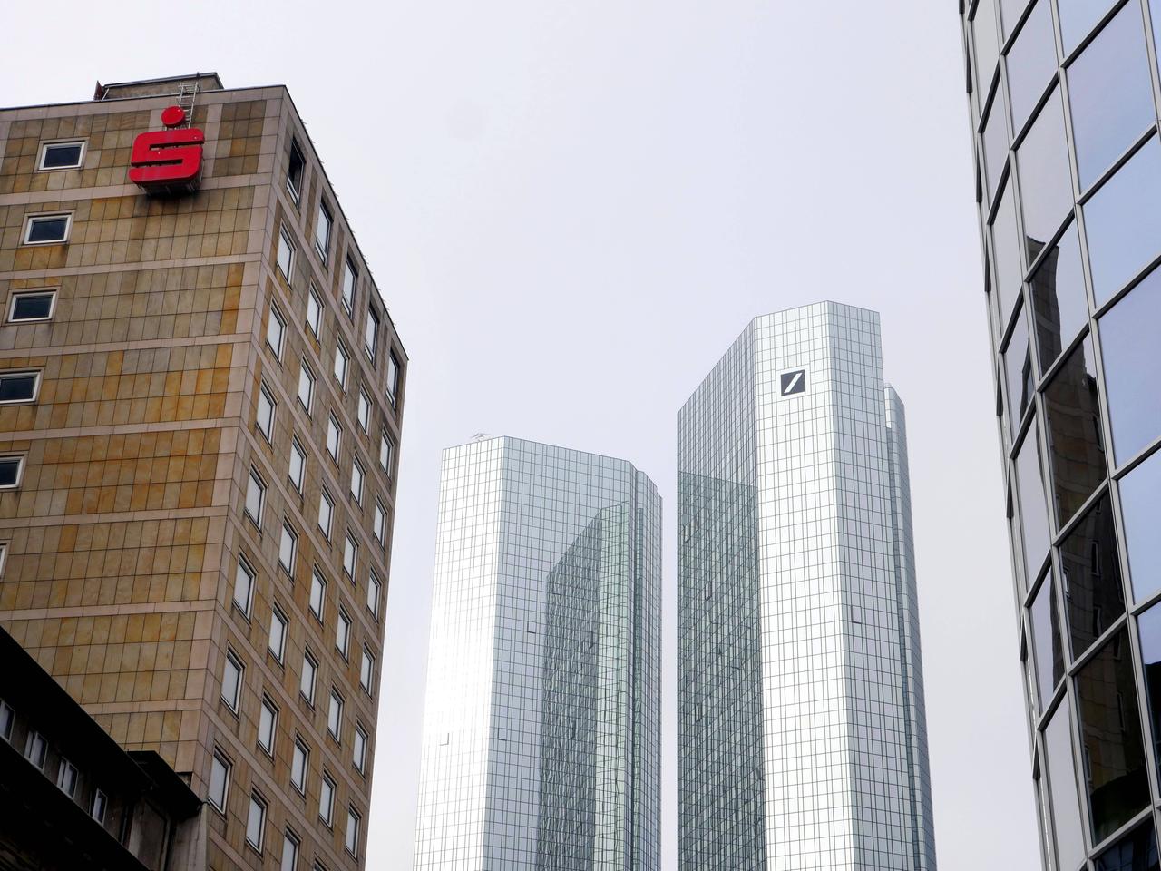 Das Bankenviertel mit Sparkasse und Deutscher Bank in Frankfurt am Main Das Bankenviertel mit Sparkasse und Deutscher Bank in Frankfurt am Main