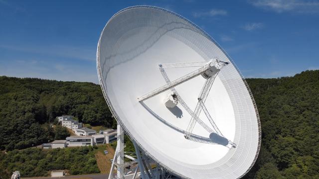 Das 100 Meter große Radioteleskop Effelsberg