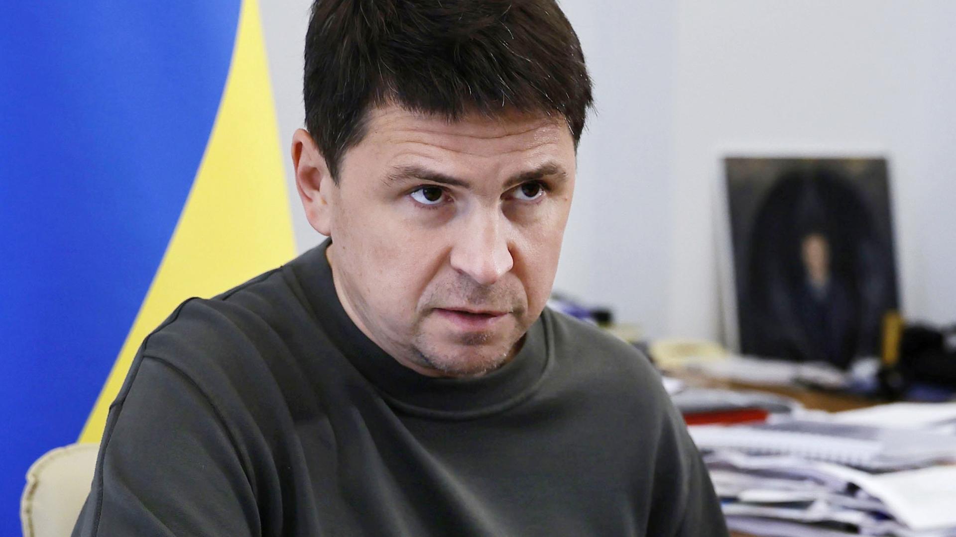 Mychajlo Podoljak, Journalist und politischer Berater des ukrainischen Präsidenten Wolodymyr Selenskyj, bei einem Interview Mychajlo Podoljak, Journalist und politischer Berater des ukrainischen Präsidenten Wolodymyr Selenskyj, bei einem Interview
