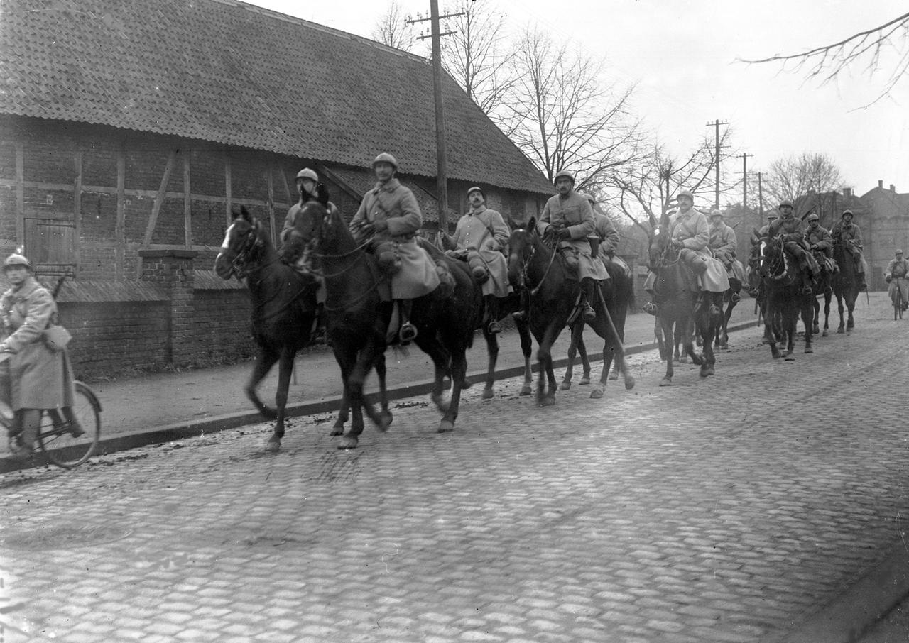 Französische Soldaten auf Patrouille im Ruhrgebiet Französische Soldaten auf Patrouille im Ruhrgebiet